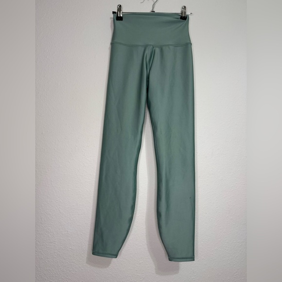 ALO Yoga Women's Leggings in Sage Green - Picture 2 of 3